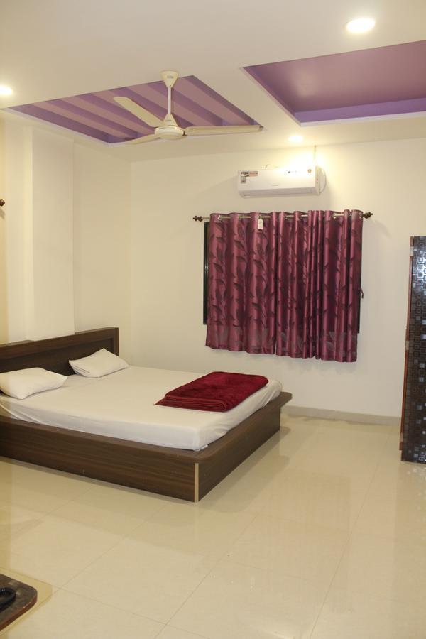 Hotel Radhika Inn Trimbak Luaran gambar