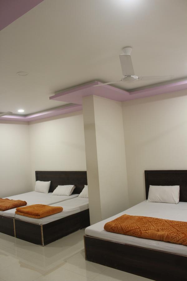 Hotel Radhika Inn Trimbak Luaran gambar