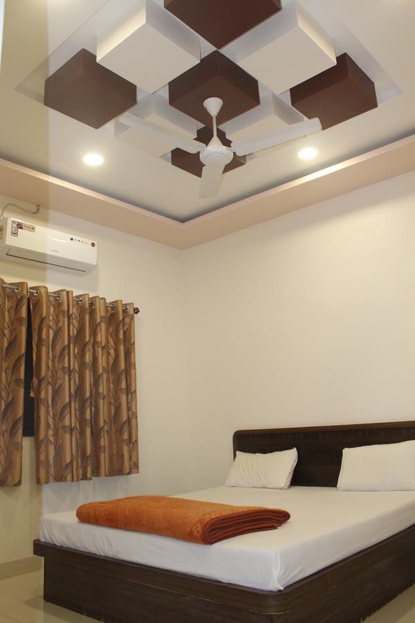 Hotel Radhika Inn Trimbak Luaran gambar