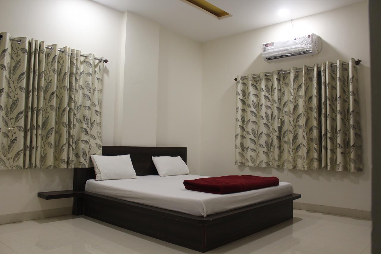 Hotel Radhika Inn Trimbak Luaran gambar