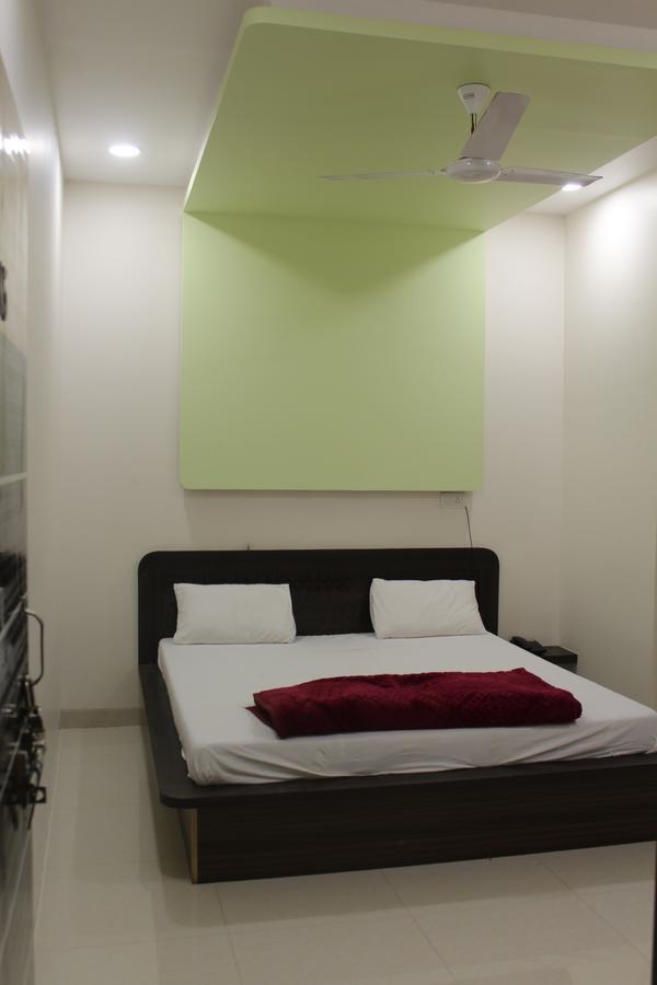 Hotel Radhika Inn Trimbak Luaran gambar