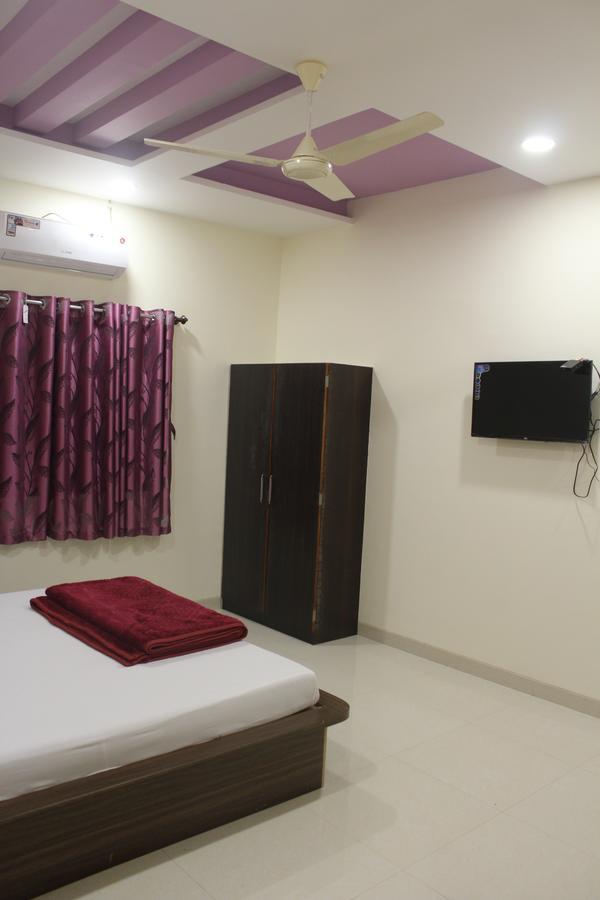 Hotel Radhika Inn Trimbak Luaran gambar